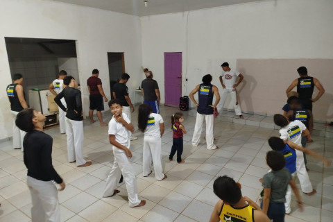 Aula de capoeira na vila Alto Alegre com o Professor Magrão